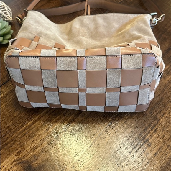 MICHAEL Michael Kors | Vivian Woven Hobo Bag in Shell Suede & Acorn Leather - Picture 4 of 16